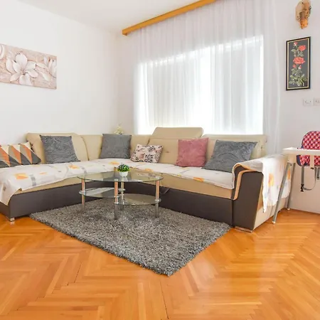 House Rovana Дом отдыха Рованьска