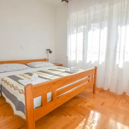 House Rovana Дом отдыха *
