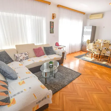 House Rovana *